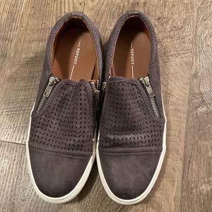 Women’s slip on shoes, worn few times, great condition.